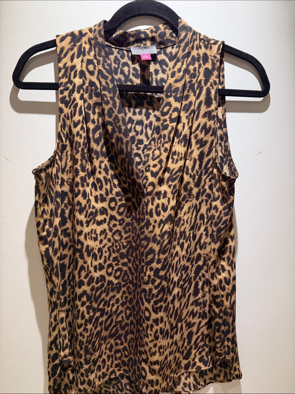 Vince Camuto beautiful Print V-Neck Sleeveless Top - Brown/Black
